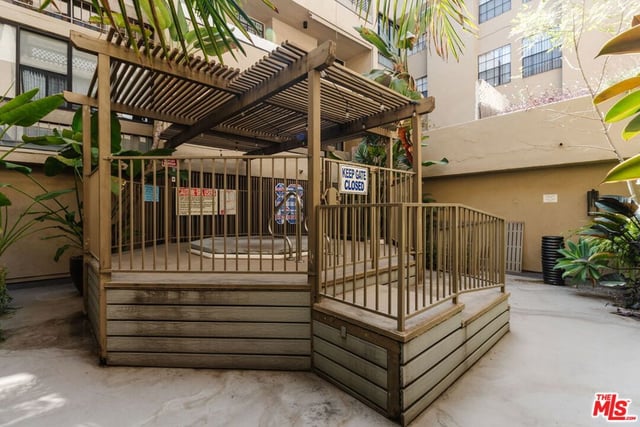 750 N Kings Road 315, Los Angeles, CA 90069 — photo 25 of 32