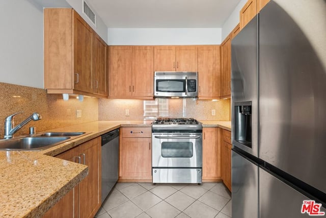267 S San Pedro Street 320, Los Angeles, CA 90012 — photo 11 of 37