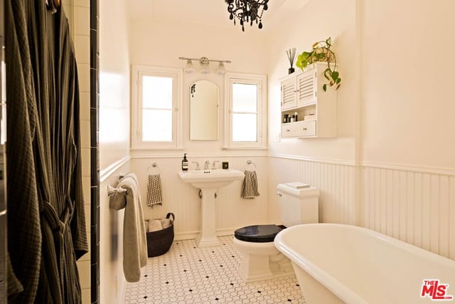 361 1/2 S Doheny Drive, Beverly Hills, CA 90211 — photo 14 of 18