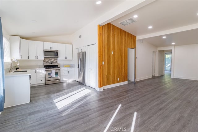 10532 Zelzah Ave, Granada Hills, CA 91344 — photo 3 of 18