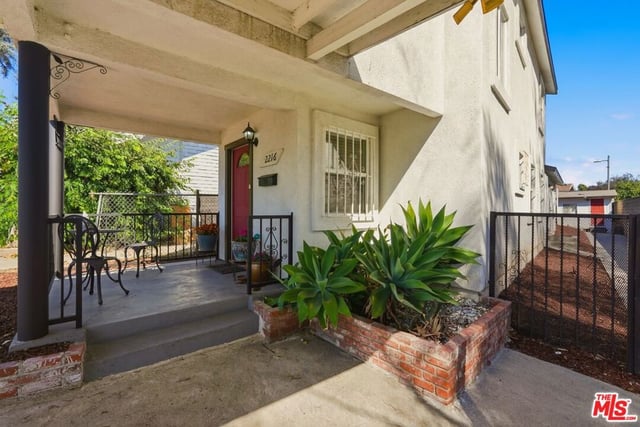 2216 5th Avenue, Los Angeles, CA 90018 — photo 4 of 29
