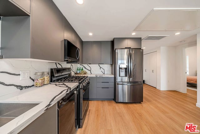 321 Oxford Avenue PH6, Los Angeles, CA 90020 — photo 11 of 31