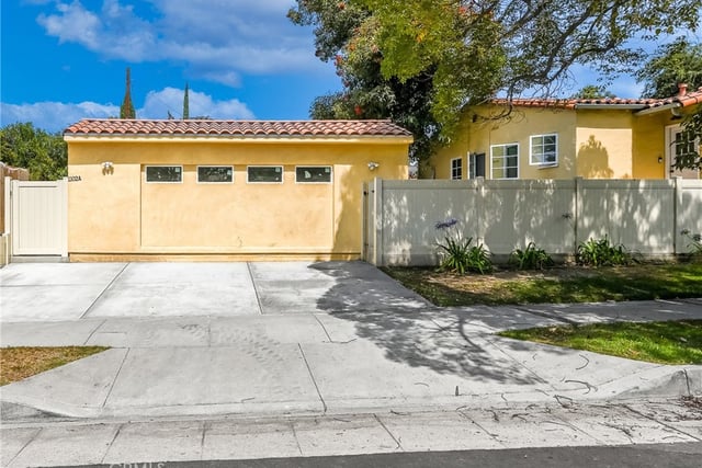 1102 Olmsted Drive, Glendale, CA 91202 — photo 17 of 75