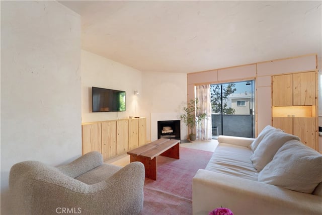 8516 Cadillac Avenue 8, Los Angeles, CA 90034 — photo 3 of 39