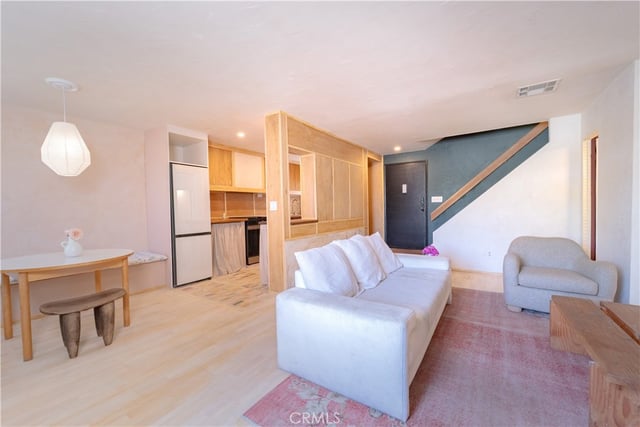8516 Cadillac Avenue 8, Los Angeles, CA 90034 — photo 5 of 39