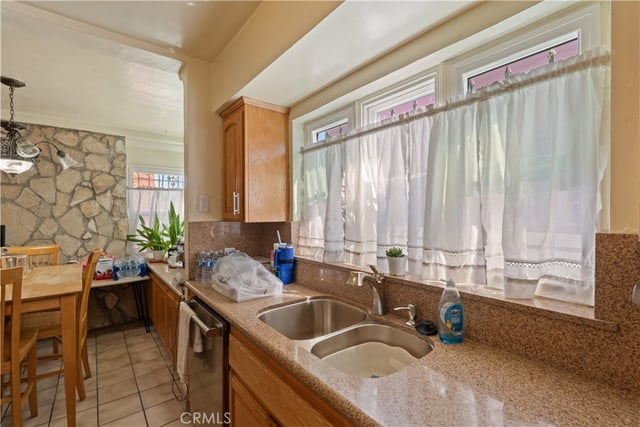 3959 S Bronson Ave, Los Angeles, CA 90008 — photo 15 of 33