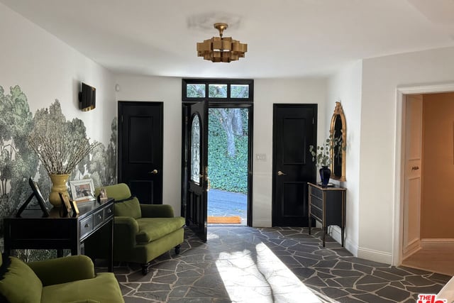 16822 Escalon Drive, Encino, CA 91436 — photo 4 of 42