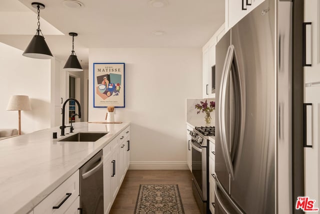10639 Woodbridge Street 107, North Hollywood, CA 91602 — photo 4 of 21