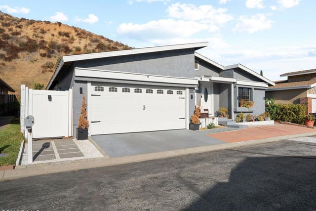 31938 Cinnabar Lane, Castaic, CA 91384 — photo 4 of 36