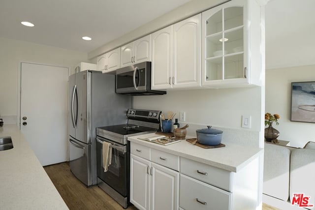 525 N Sycamore Avenue 306, Los Angeles, CA 90036 — photo 12 of 29