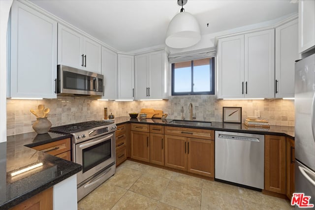 828 N Hudson Avenue 214, Los Angeles, CA 90038 — photo 9 of 26