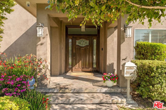 854 S Rimpau Boulevard, Los Angeles, CA 90005 — photo 2 of 54