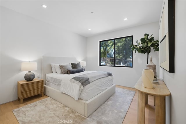 22518 Burbank, Woodland Hills, CA 91367 — photo 11 of 52