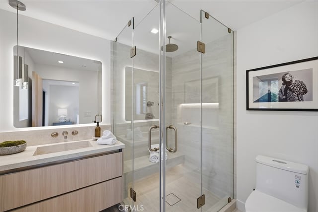 22518 Burbank, Woodland Hills, CA 91367 — photo 31 of 52
