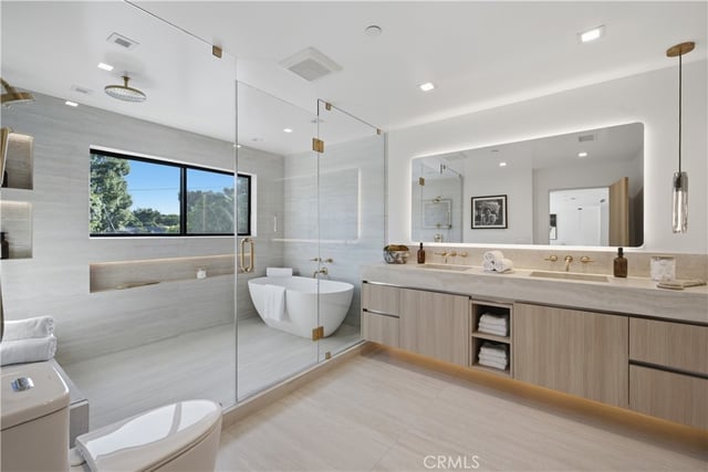 22518 Burbank, Woodland Hills, CA 91367 — photo 37 of 52