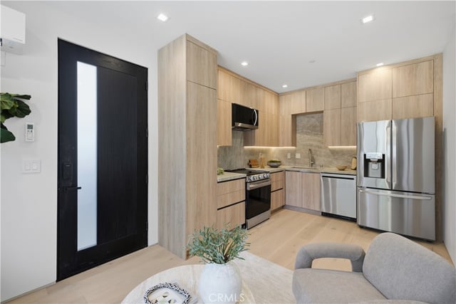 22518 Burbank, Woodland Hills, CA 91367 — photo 43 of 52