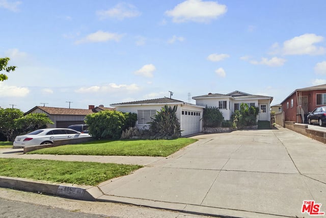 1328 W 122nd Street, Los Angeles, CA 90044 — photo 3 of 7