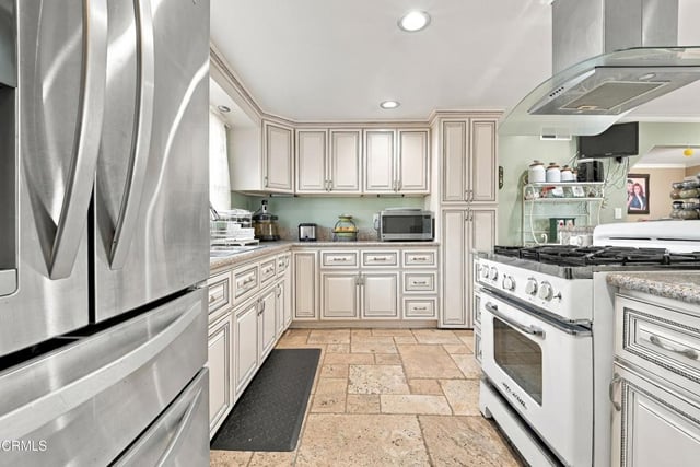 2040 Rhonda Street, Oxnard, CA 93036 — photo 17 of 34