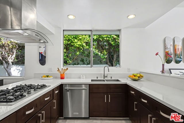 6110 Mary Ellen Avenue, Van Nuys, CA 91401 — photo 19 of 54