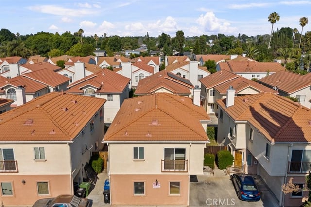 18340 Keswick Street 5, Reseda, CA 91335 — photo 4 of 45