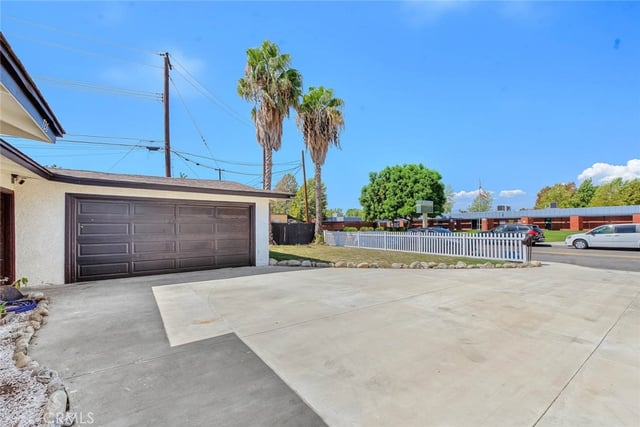 726 W Franklin, Pomona, CA 91766 — photo 6 of 65