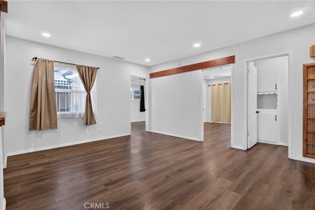 10572 Shoshone Avenue, Granada Hills, CA 91344 — photo 5 of 44