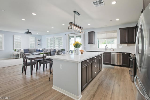 385 Azalea Street, Fillmore, CA 93015 — photo 3 of 44