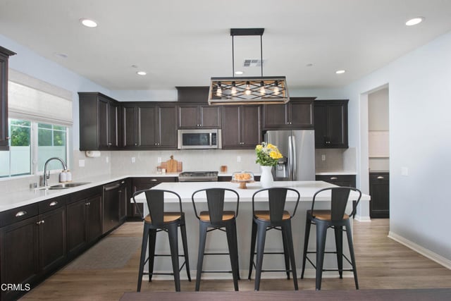 385 Azalea Street, Fillmore, CA 93015 — photo 5 of 44