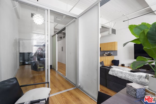1130 S Flower Street 215, Los Angeles, CA 90015 — photo 10 of 52