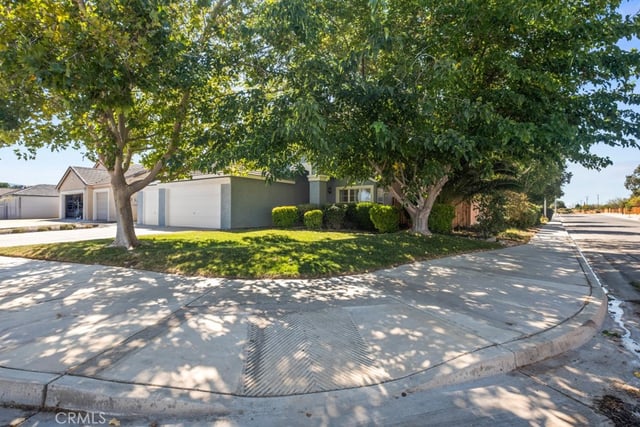 42555 La Gabriella Drive, Lancaster, CA 93536 — photo 37 of 40