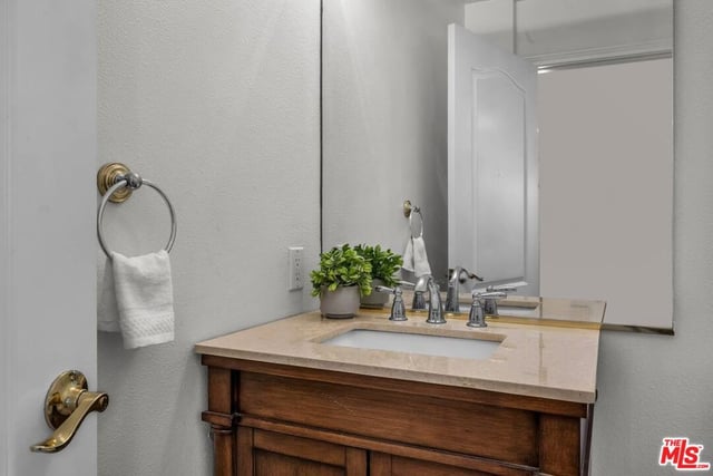 1100 S Clark Drive 201, Los Angeles, CA 90035 — photo 12 of 25