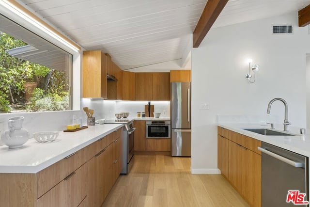 2856 Nichols Canyon Road, Los Angeles, CA 90046 — photo 18 of 57
