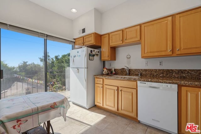 10866 Rose Avenue 203, Los Angeles, CA 90034 — photo 7 of 25