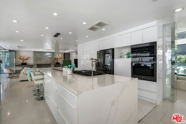 1590 BENEDICT CANYON Drive, Beverly Hills, CA 90210 — photo 10 of 37