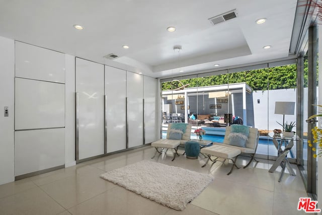 1590 BENEDICT CANYON Drive, Beverly Hills, CA 90210 — photo 13 of 37
