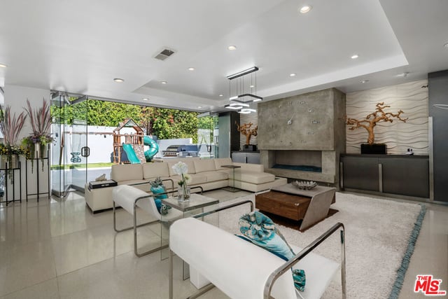 1590 BENEDICT CANYON Drive, Beverly Hills, CA 90210 — photo 15 of 37