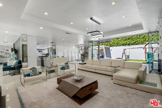 1590 BENEDICT CANYON Drive, Beverly Hills, CA 90210 — photo 16 of 37