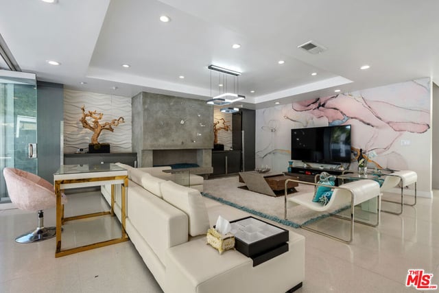 1590 BENEDICT CANYON Drive, Beverly Hills, CA 90210 — photo 17 of 37