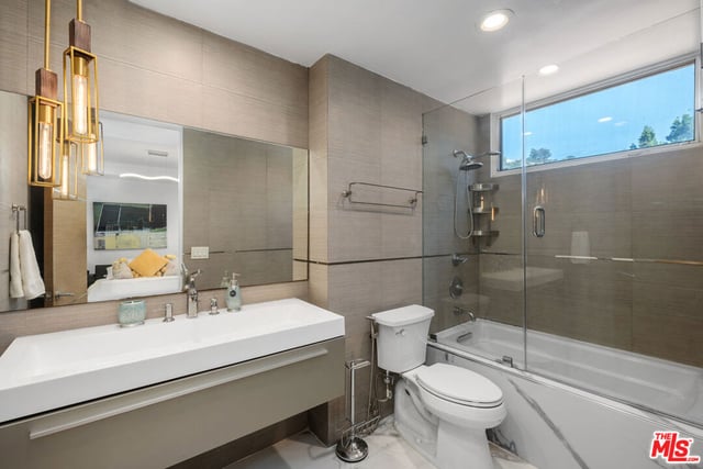 1590 BENEDICT CANYON Drive, Beverly Hills, CA 90210 — photo 27 of 37