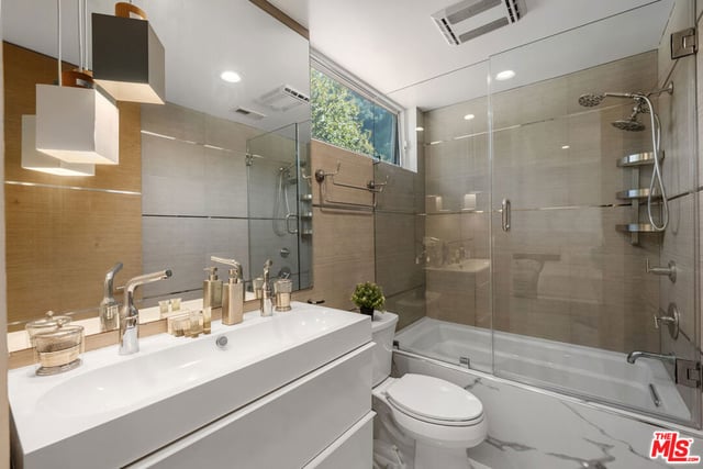 1590 BENEDICT CANYON Drive, Beverly Hills, CA 90210 — photo 28 of 37