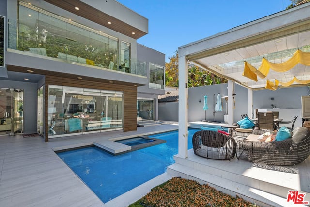 1590 BENEDICT CANYON Drive, Beverly Hills, CA 90210 — photo 33 of 37