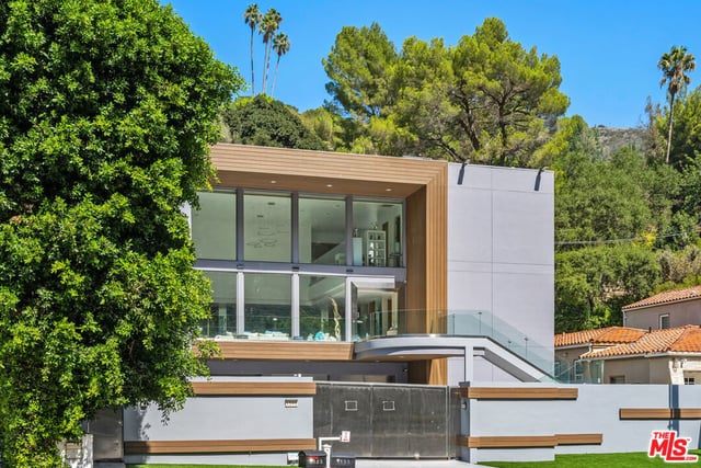 1590 BENEDICT CANYON Drive, Beverly Hills, CA 90210 — photo 34 of 37