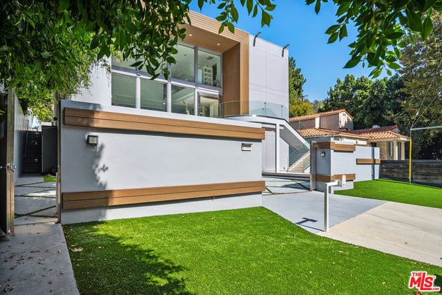 1590 BENEDICT CANYON Drive, Beverly Hills, CA 90210 — photo 35 of 37