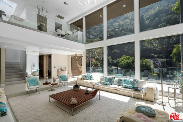 1590 BENEDICT CANYON Drive, Beverly Hills, CA 90210 — photo 7 of 37