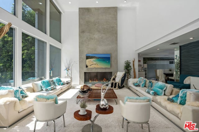 1590 BENEDICT CANYON Drive, Beverly Hills, CA 90210 — photo 8 of 37