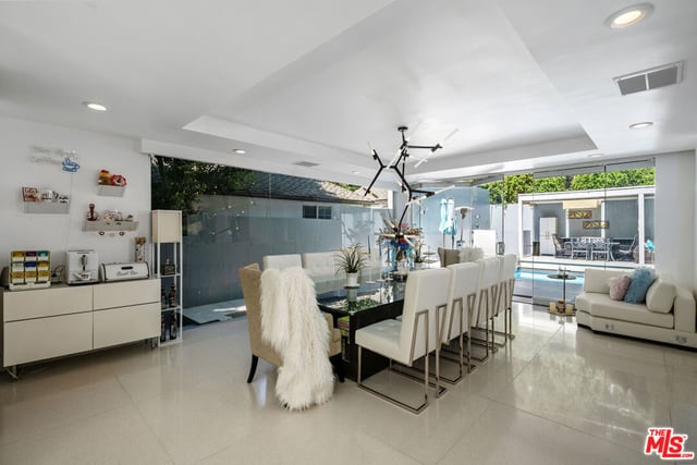 1590 BENEDICT CANYON Drive, Beverly Hills, CA 90210 — photo 9 of 37