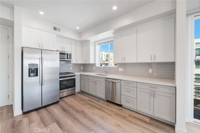 1055 S Serrano Avenue 403, Los Angeles, CA 90006 — photo 4 of 29