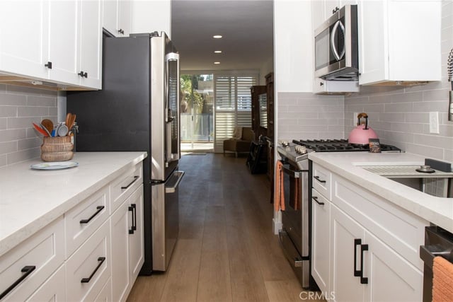 1 3rd Place 2, Long Beach, CA 90802 — photo 7 of 31