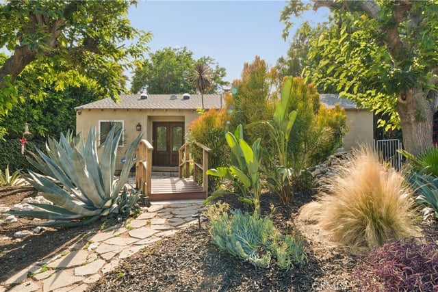 4719 Wortser, Sherman Oaks, CA 91423 — photo 4 of 35