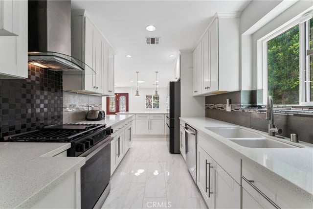 4719 Wortser, Sherman Oaks, CA 91423 — photo 8 of 35